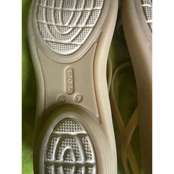 Crocs Women’s Isabella Strappy Sandals Beige Gold W7 - Picture 5 of 5